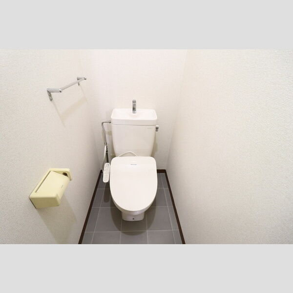 トイレ (温水洗浄暖房便座)