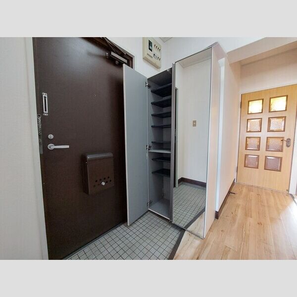 玄関 (シューズボックス)