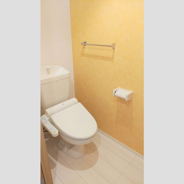 トイレ (B205　温水洗浄暖房便座)