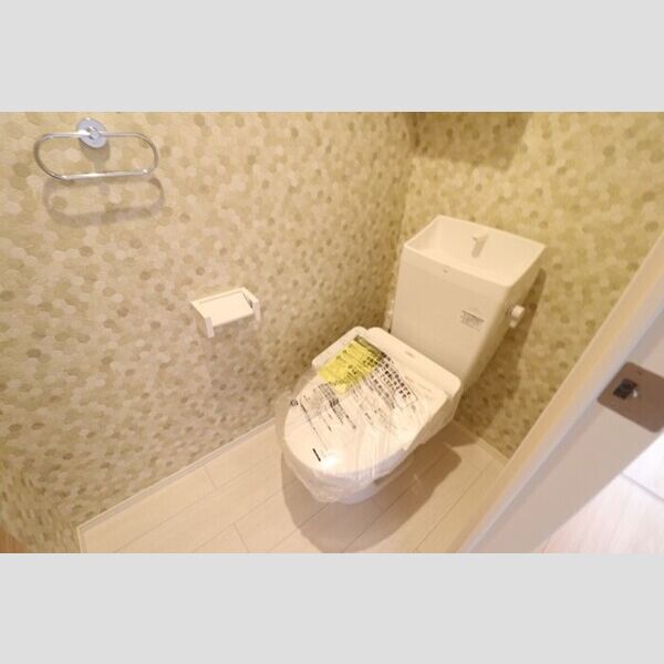 トイレ (303　温水洗浄暖房便座)