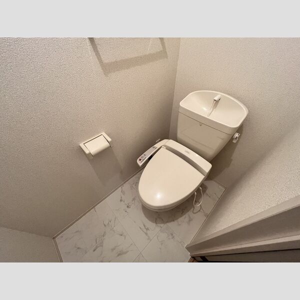 トイレ (B105　温水洗浄暖房便座)