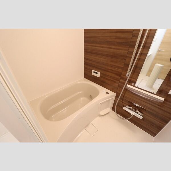 バス (106　浴室)