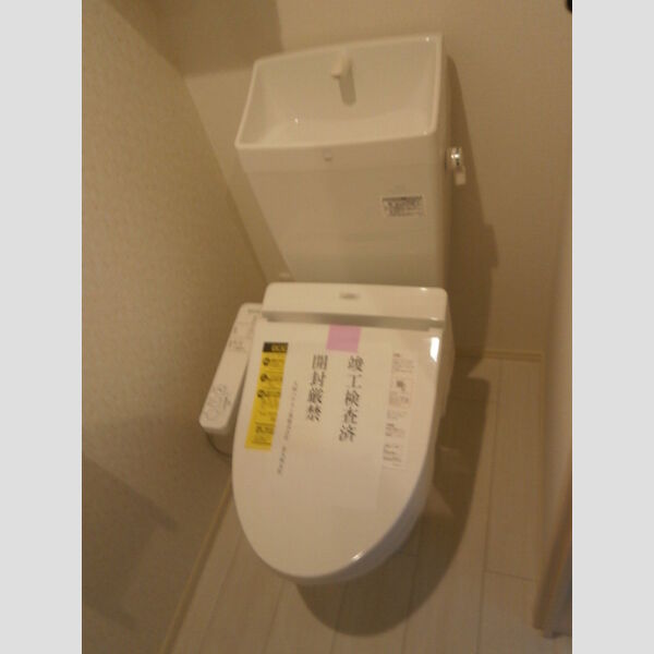 トイレ (102　温水洗浄暖房便座)