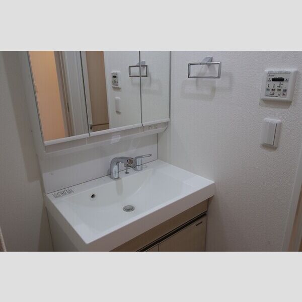 洗面所 (207　洗面所)