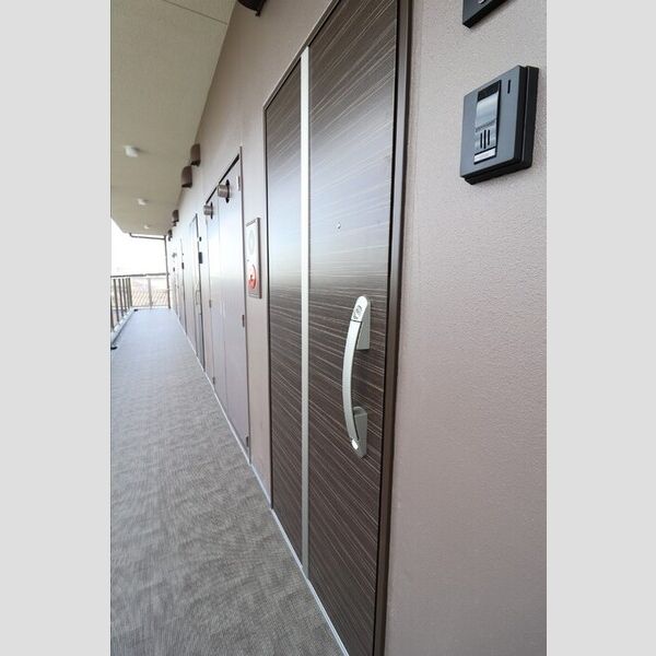 その他 (303　玄関)