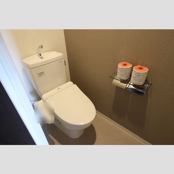 トイレ (トイレ)