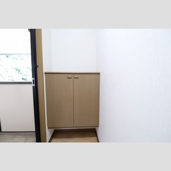 玄関 (ラーク福江B棟201玄関)