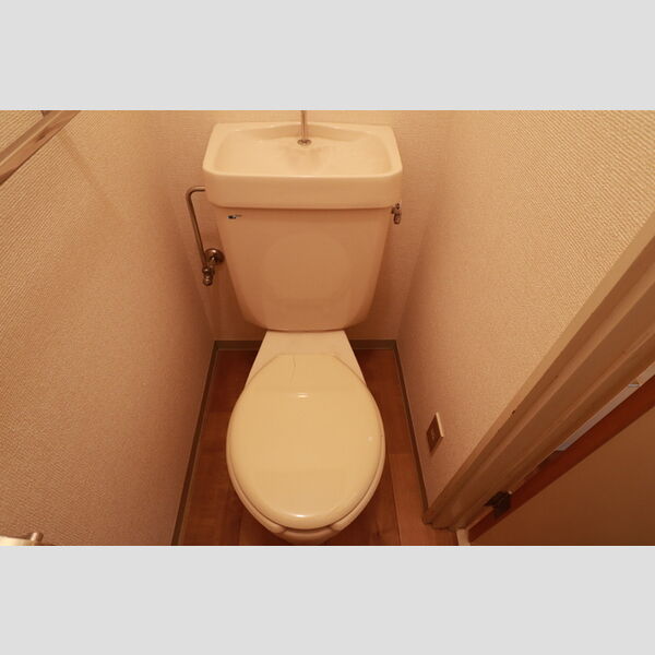 トイレ (トイレ)