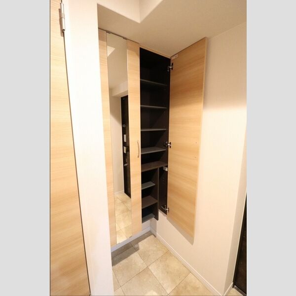 玄関 (シューズボックス)