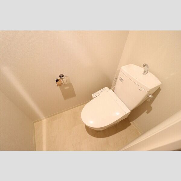 トイレ (トイレ)