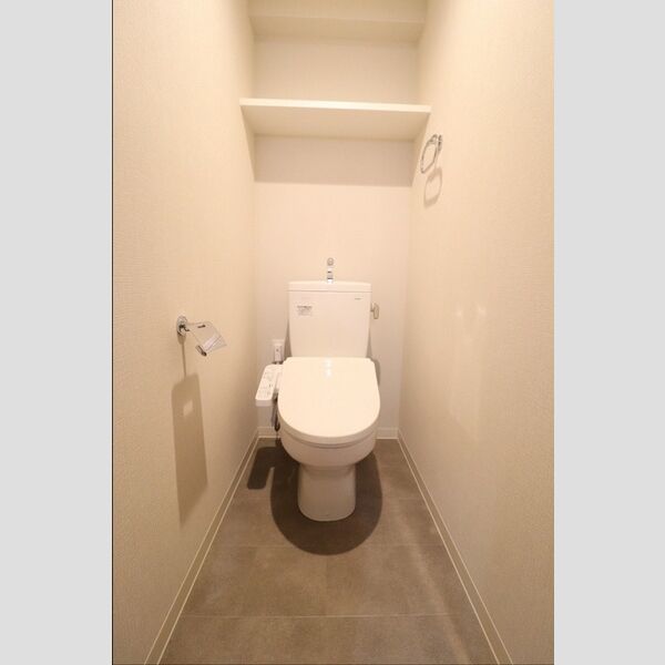 トイレ (トイレ)