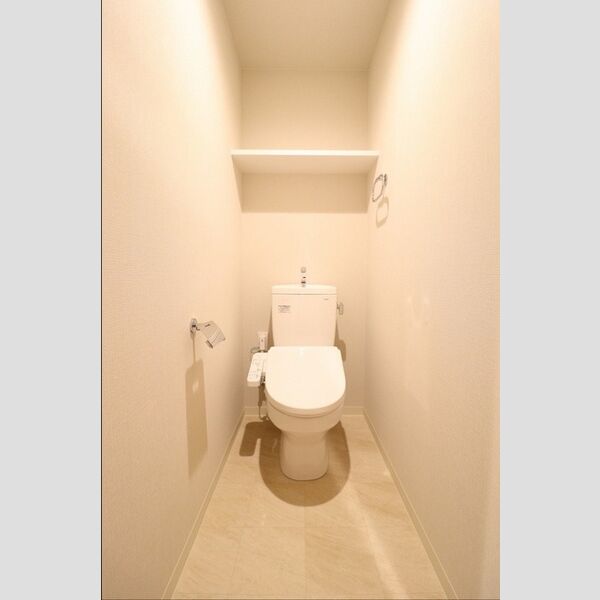 トイレ (トイレ)