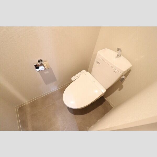 トイレ (トイレ)