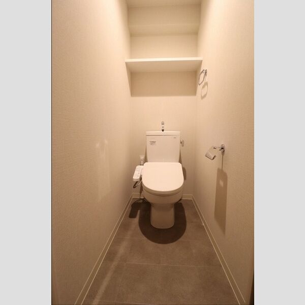 トイレ (トイレ)