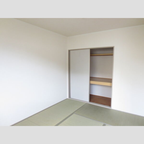 その他 (リビング横和室です。)