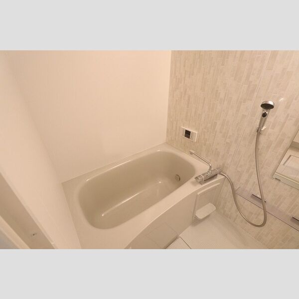 バス (206　浴室)