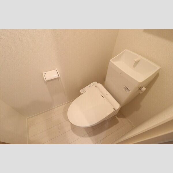 トイレ (トイレ)