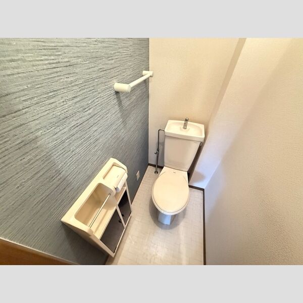トイレ (トイレ)