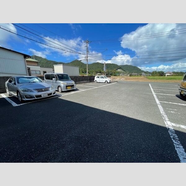 その他 (駐車場)