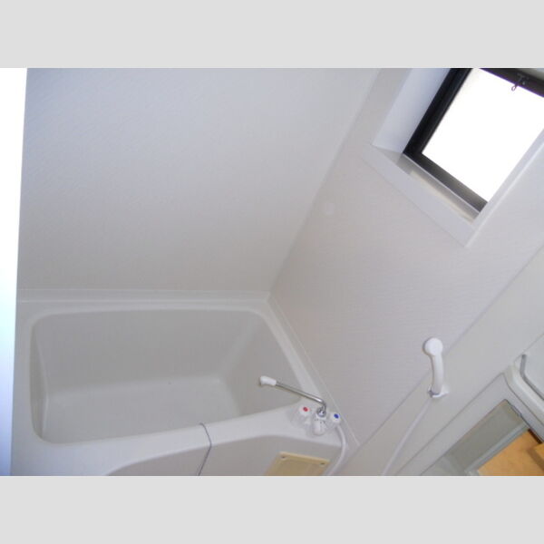 バス (201　浴室)