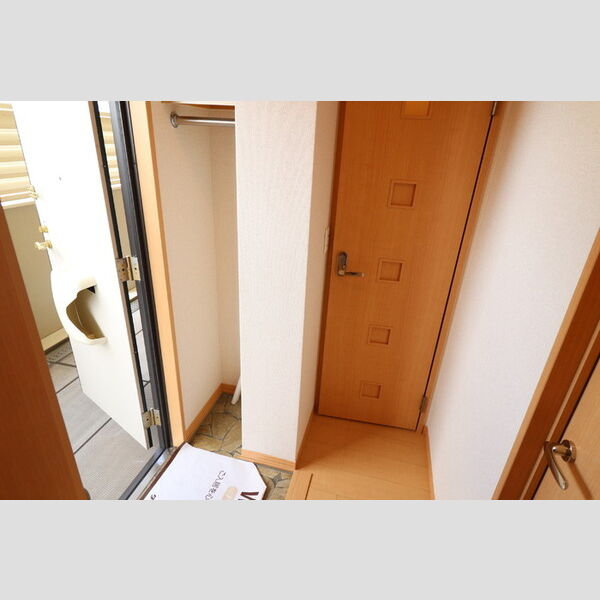 玄関 (アミティエ安部山 203 玄関)