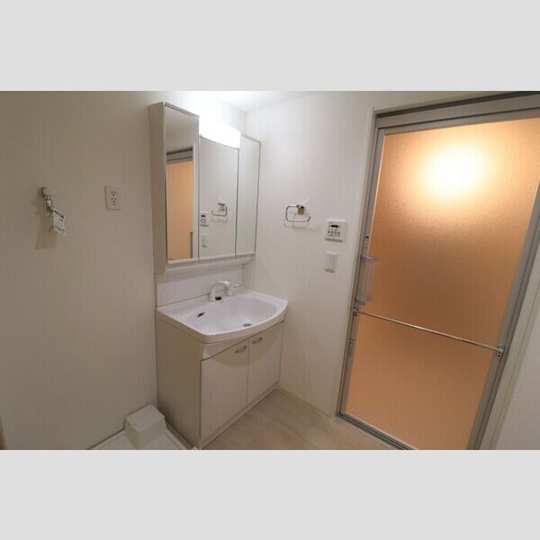 洗面所 (605　洗面所)