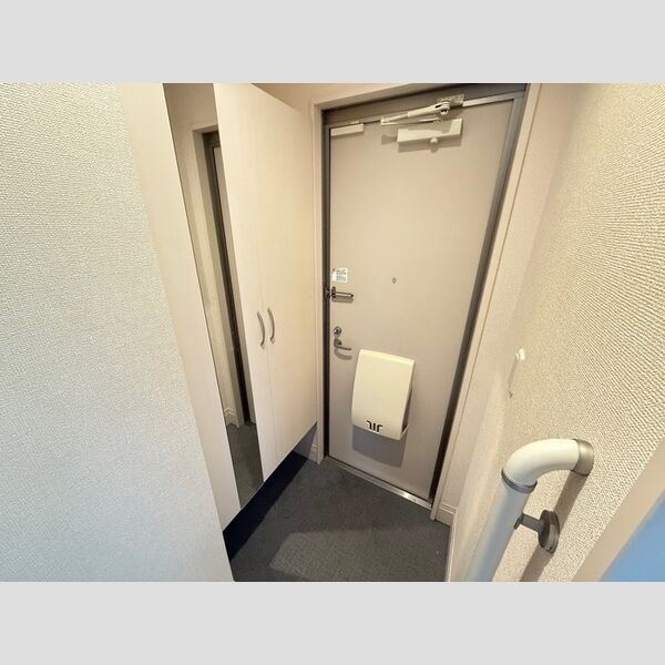 玄関 (A棟 103 玄関)