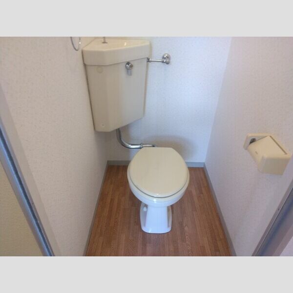 トイレ (トイレ)