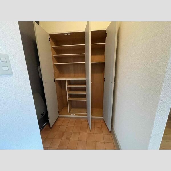 玄関 (C棟202　シューズクローゼット)