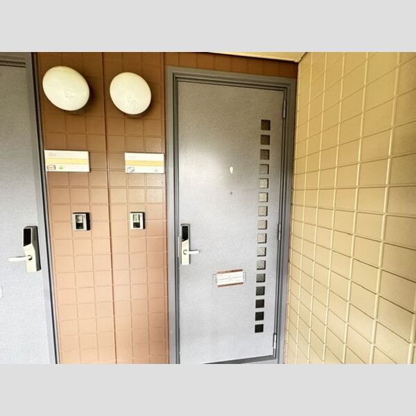 玄関 (玄関扉)