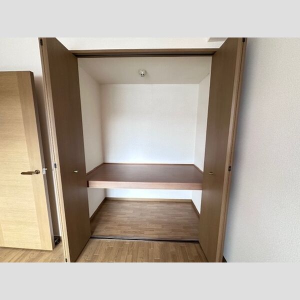 収納 (押入)