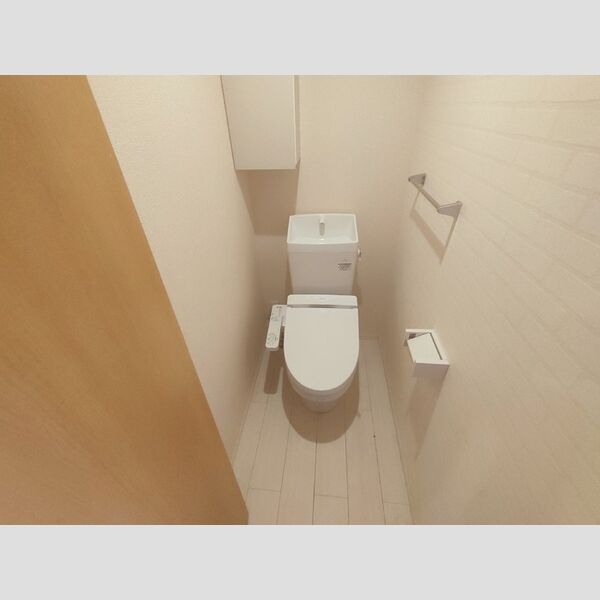トイレ (トイレ)