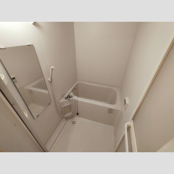 バス (301　浴室)