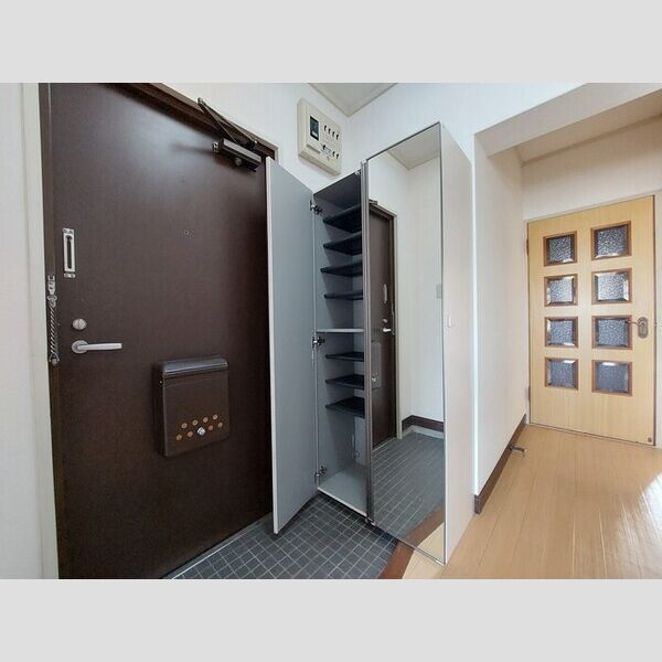 玄関 (シューズボックス)