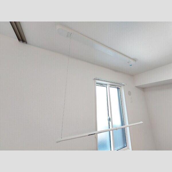 その他 (松の杜Dルーム　　302　室内物干し竿)