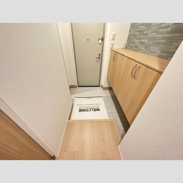 玄関 (D-ROOM貴船 101 玄関)