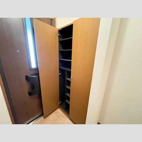 玄関 (B棟202　シューズクローゼット)