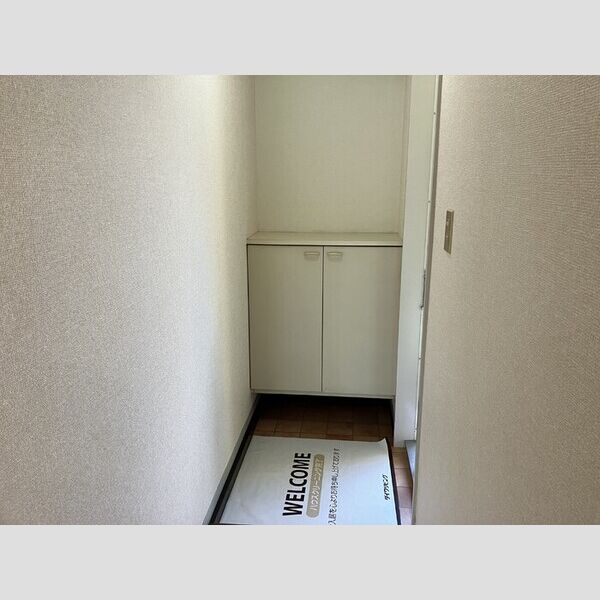 玄関 (グランディール行橋A棟205　玄関)