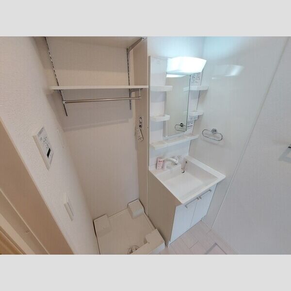 洗面所 (Dルーム下富野　102　洗面室)