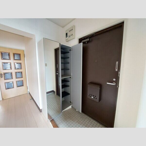 玄関 (シューズボックス)