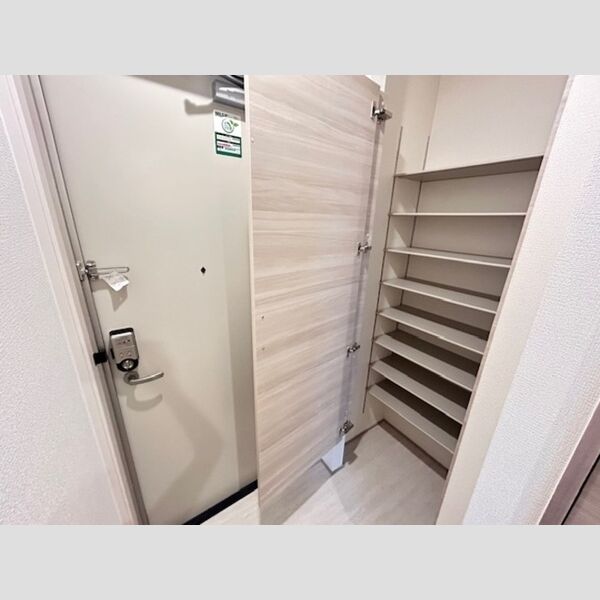 玄関 (305 玄関)