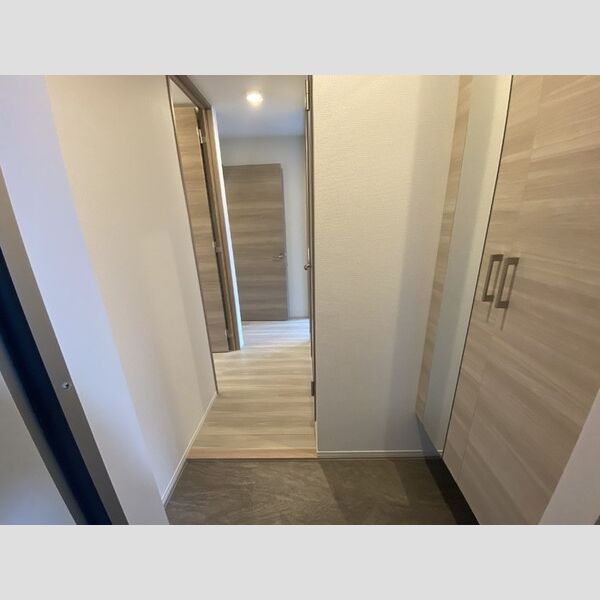 玄関 (GRANCASA下富野　202　玄関廊下)