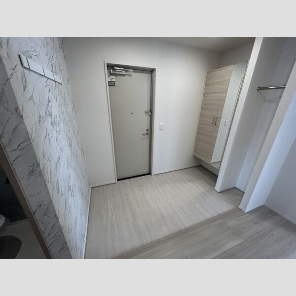 玄関 (DーROOM中井201 玄関)