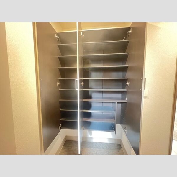 玄関 (シューズボックス)