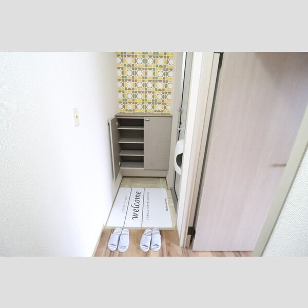 その他 (玄関)