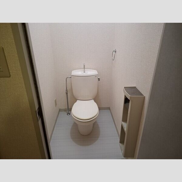トイレ (トイレ)
