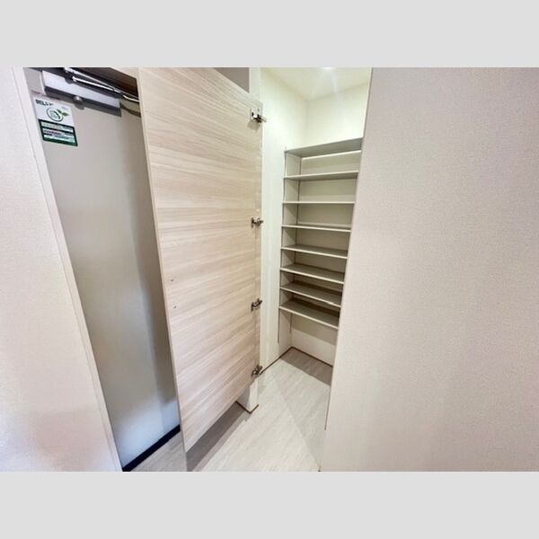 玄関 (シューズクローク)