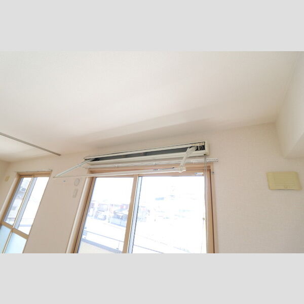 その他設備 (室内物干し)