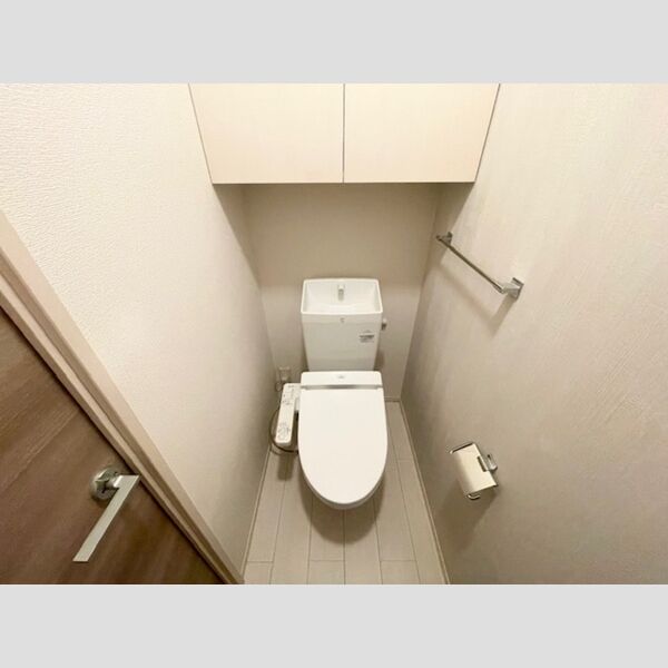 トイレ (温水洗浄暖房便座交換)