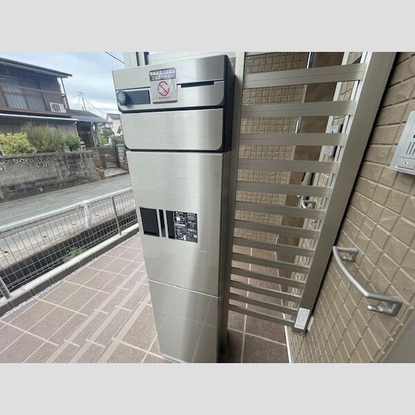 玄関 (宅配ボックス)